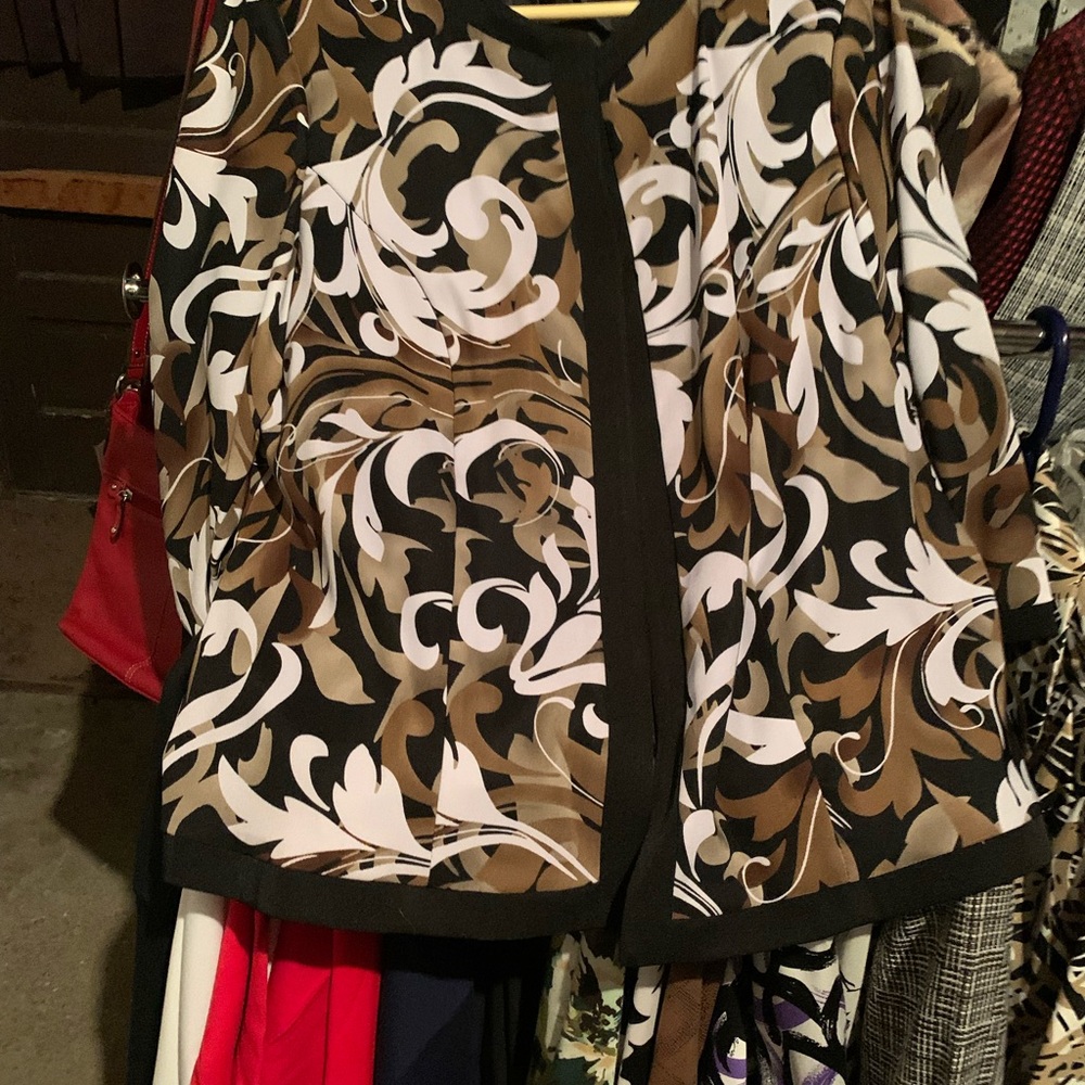 Women’s Bkazers - Picture 8 of 16
